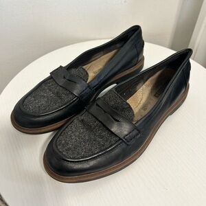 Clarks Soft Cushion Black Leather & Grey Fabric Penny Loafers - Size US 9